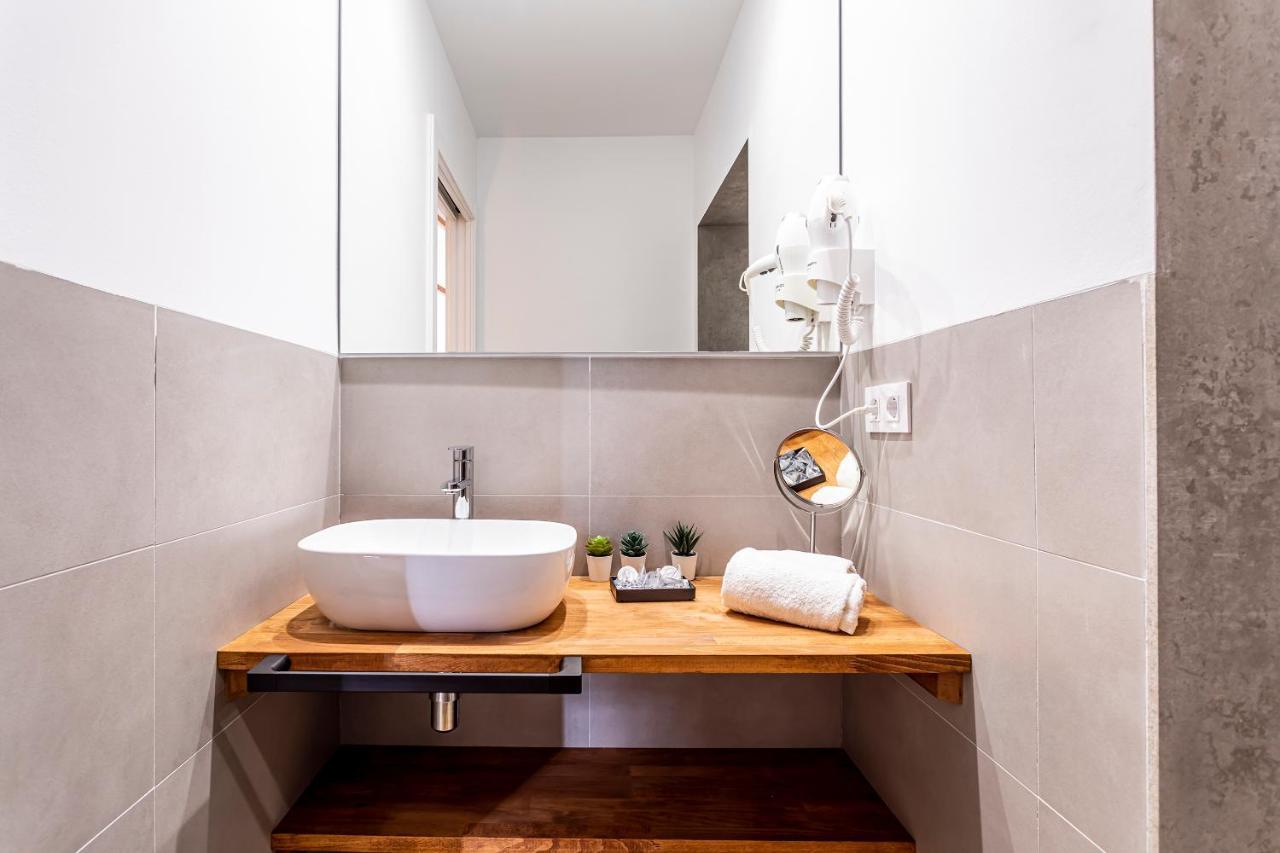 Puerto Beach Suites Valencia Ngoại thất bức ảnh